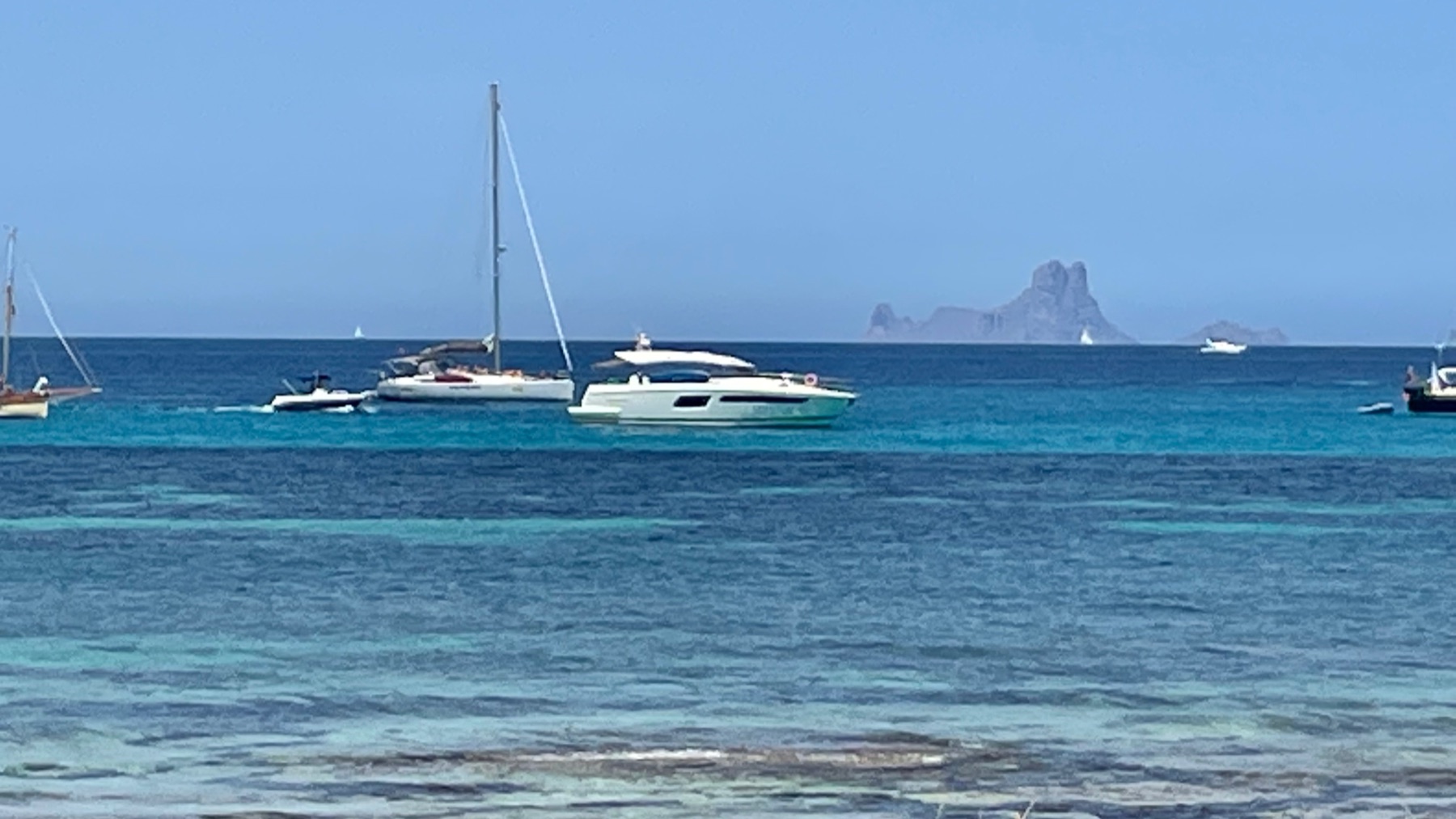 Velero en aguas de Ibiza